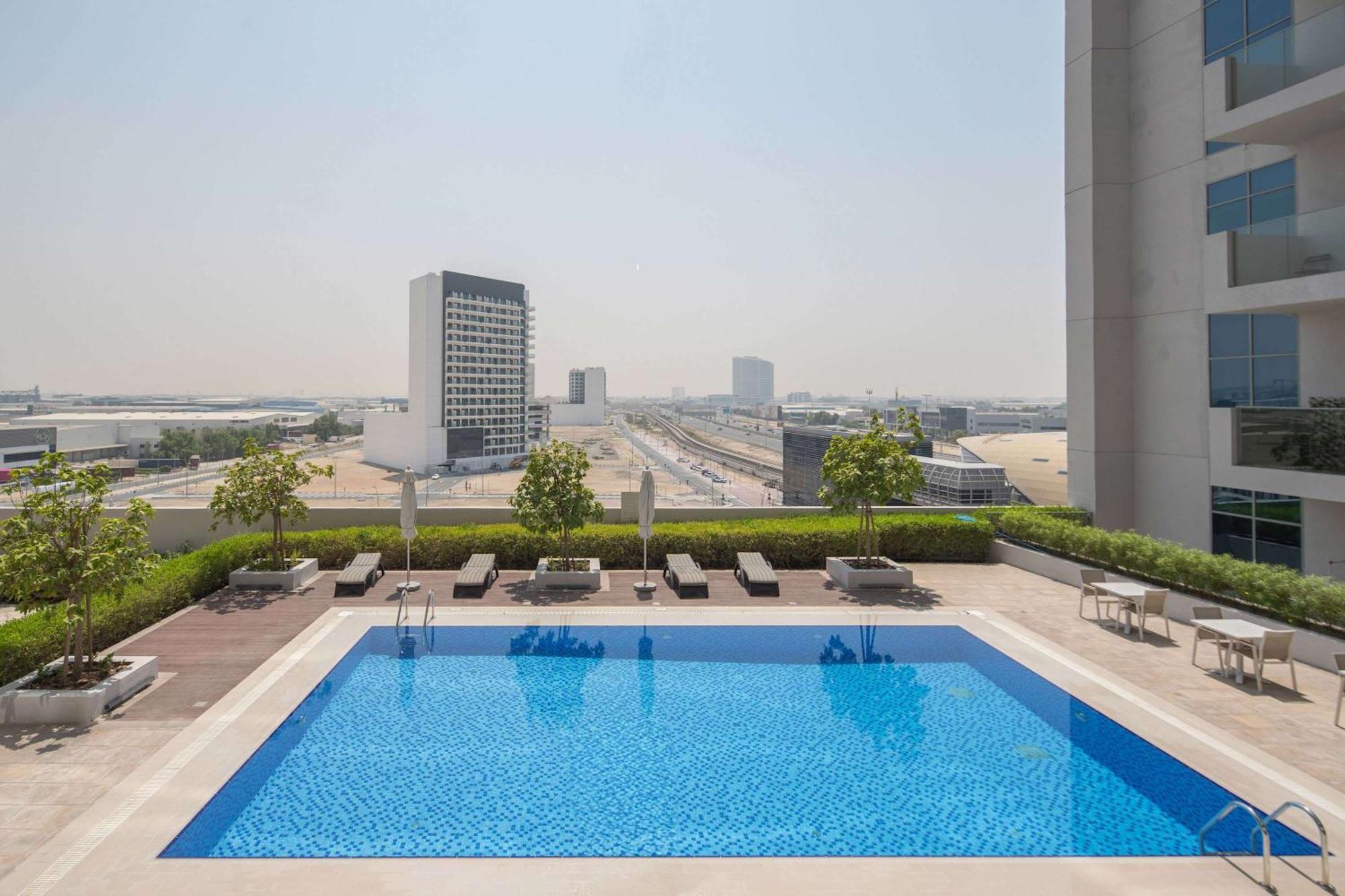 Frank Porter - Azizi Aura Dubai Exterior photo