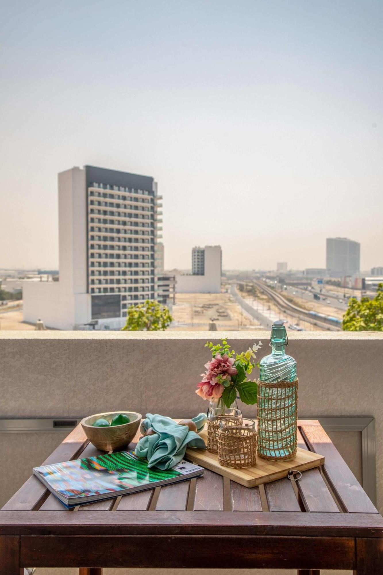 Frank Porter - Azizi Aura Dubai Exterior photo