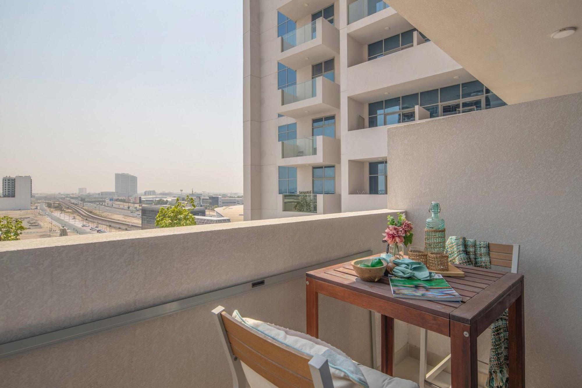 Frank Porter - Azizi Aura Dubai Exterior photo